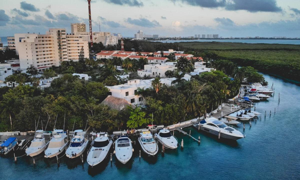 Parqueadero Yates Hotel Sotavento & Yatch Club Cancún Parqueadero Yates Hotel Sotavento & Yatch Club Cancún